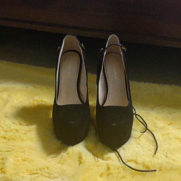 6 in high heels - Picture 3 of 3